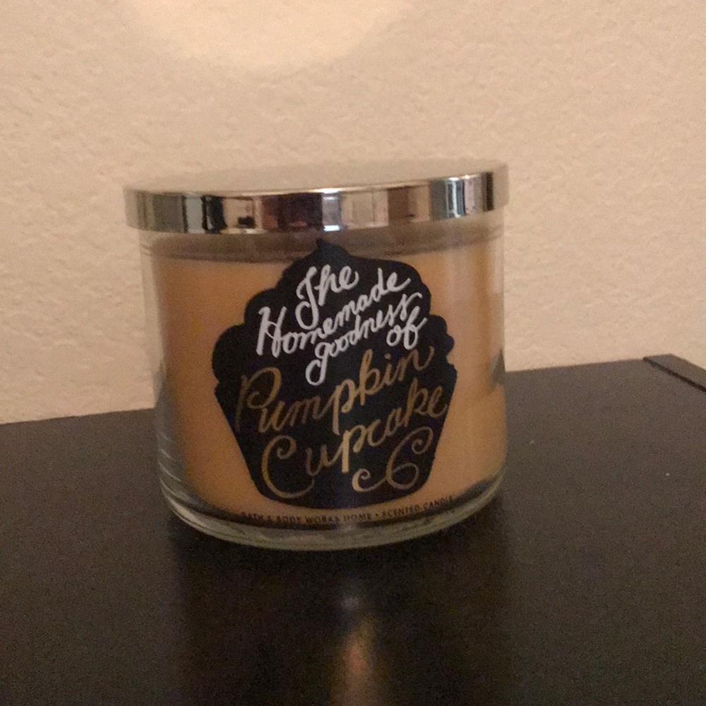 Bath and Bpdy Works Pumpkin Cupcake 3 wick candle